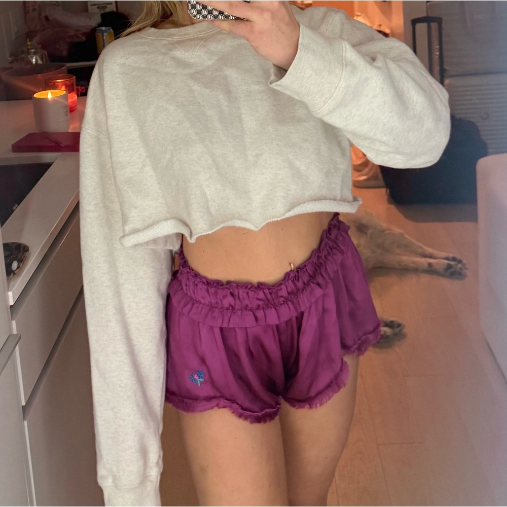 Brandy Melville cropped crewneck